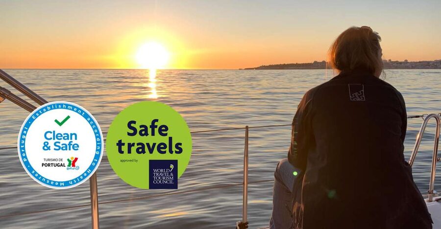 Cascais: 2-Hour Private Luxury Sunset Cruise with a Drink - The crew and service style