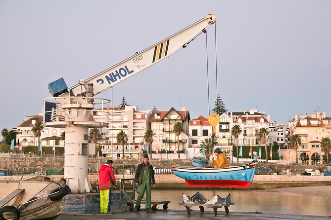Cascais: Glamour and Decay by The Lisbon Coastline - Private Tour - The marina makes the old and new contrast plain