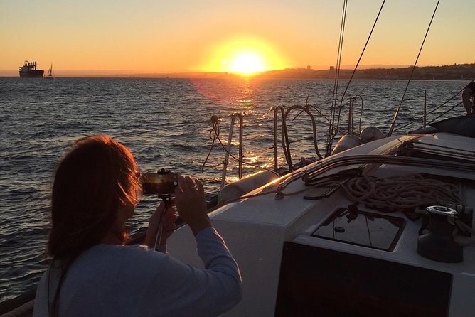 Cascais Private Luxury Sunset 2h Cruise with a drink - Cidadela Palace and the Cascais shoreline
