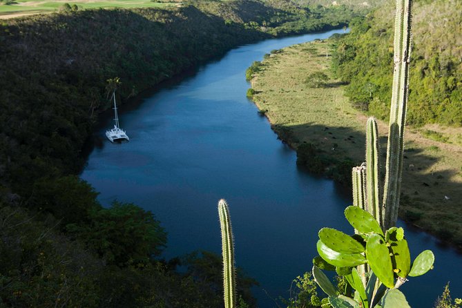 Catalina Island - Snorkeling tour on a luxury catamaran - The Casa de Campo coast and Chavón River return
