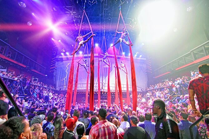 Coco Bongo Premium Open Bar - The room, the viewing areas, and the crowd