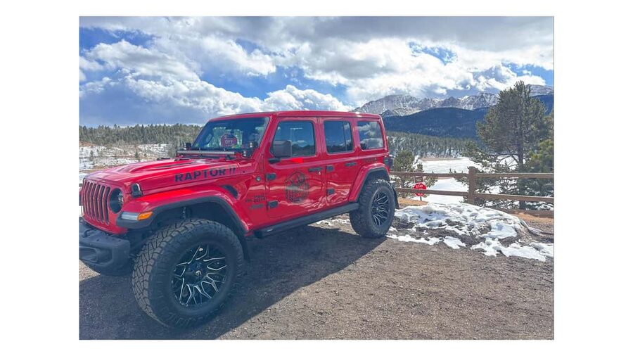 Colorado Springs: Pikes Peak Luxury Jeep Tour - The 19-mile climb from Manitou Springs