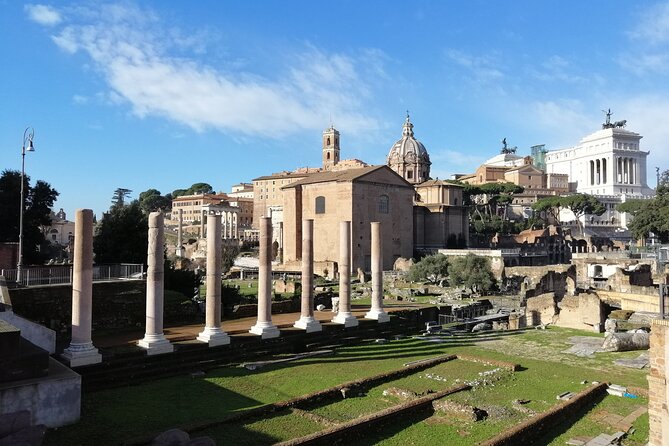 Colosseum Underground and Roman Forum: Small Group Exclusive Tour - The guides are a major part of the experience