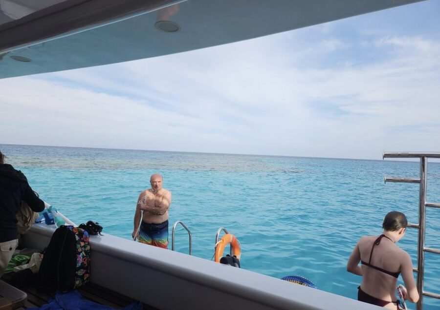 Dahab: luxury Snorkeling cruise with buffet lunch - Lunch aboard the boat