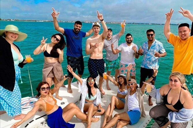 Deluxe Catamaran to Isla Mujeres, with Drinks, Snorkel & Buffet - The crew and the social atmosphere