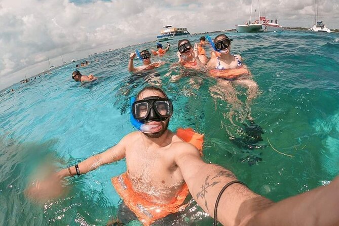 Deluxe Catamaran to Isla Mujeres, with Drinks, Snorkel & Buffet - Timing, transport, and group size