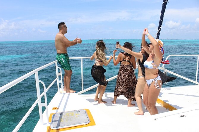 Deluxe Catamaran to Isla Mujeres with Open Bar from Cancun - Your 1.5 hours on Isla Mujeres