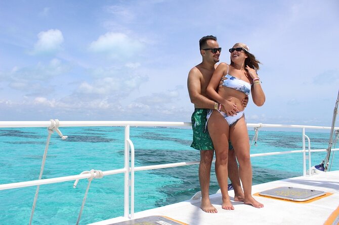 Deluxe Catamaran to Isla Mujeres with Open Bar from Cancun - Buffet lunch at the beach club