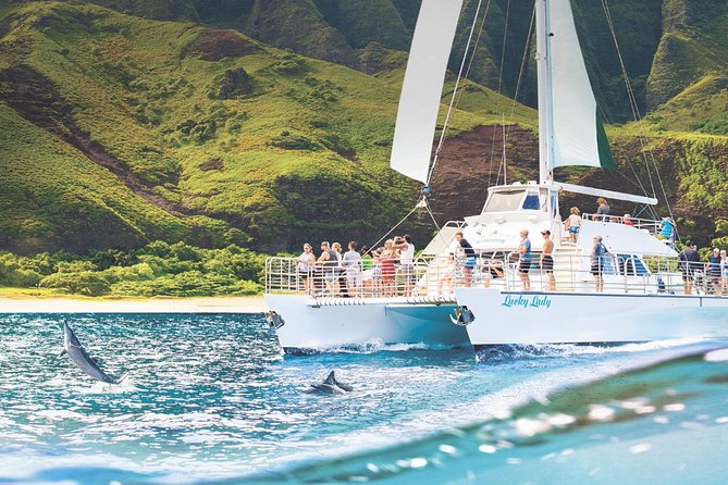 Deluxe Na Pali Morning Snorkel Tour on the Lucky Lady - The snorkeling stop and waterslide