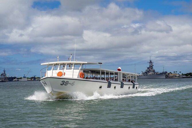 Deluxe Pearl Harbor USS Arizona Memorial and Honolulu City Tour - The USS Arizona Memorial gives the day its weight