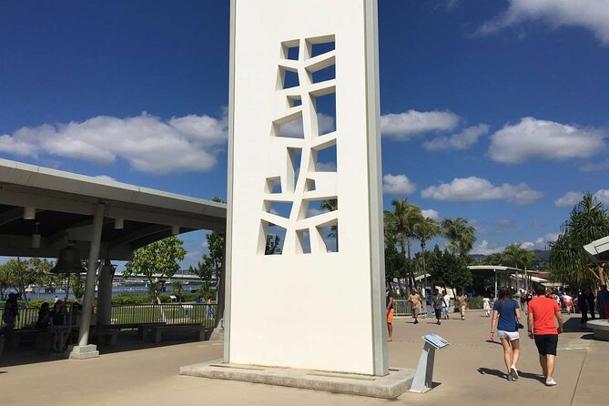 Deluxe Pearl Harbor USS Arizona Memorial and Honolulu City Tour - Honolulu history from the window