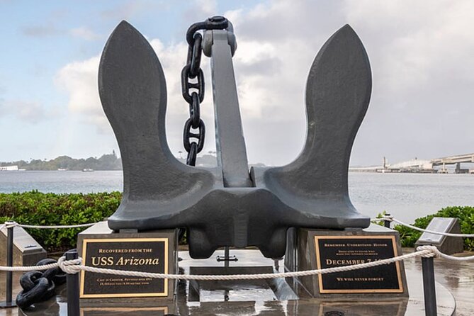 Deluxe Pearl Harbor USS Arizona Memorial and Honolulu City Tour - Small-group transport has real benefits and one drawback