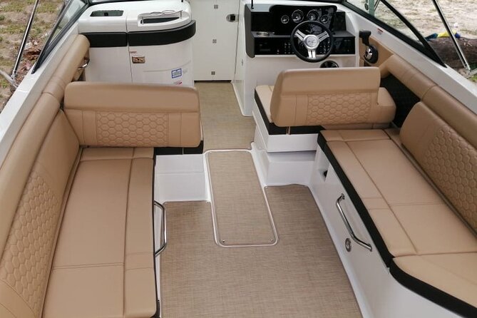 Deluxe Private Boats - 27 ft Sea Ray - Crew Service and What Communication Means