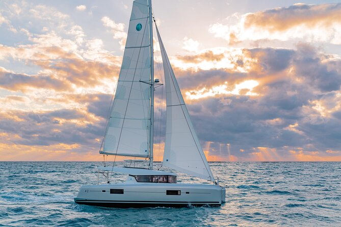 Deluxe Private Boats - 40 ft Catamaran - A private catamaran day with room to choose