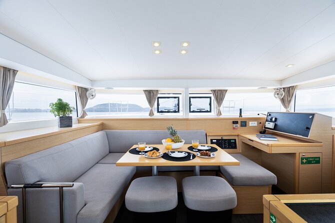 Deluxe Private Boats - 40 ft Catamaran - Choosing the right side of Cozumel