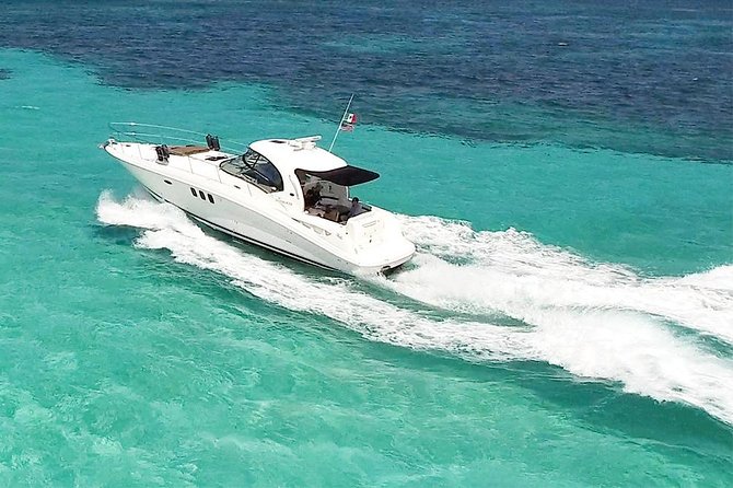 Deluxe Private Boats - 40 ft Sea Ray - Leaving the marina for Cozumel’s southern reefs