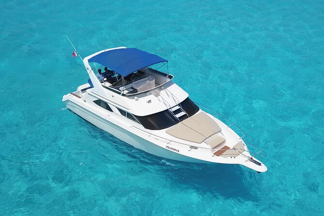 Deluxe Yacht 48FT with FlyBrige Rental in Cancun - The 4-hour route: the best balance for many groups