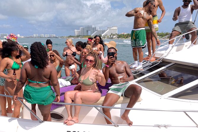 Deluxe Yacht 48FT with FlyBrige Rental in Cancun - Price, dock fees, and real value