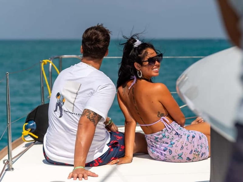 Dia Island Catamaran – Premium Lunch, Open Bar, Small Group - The price: good value for a full premium day