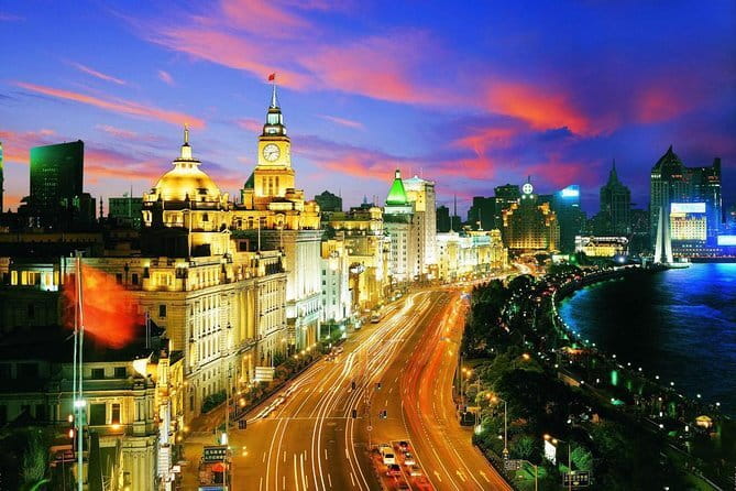 Din Tai Fung Dinner and VIP Class River Cruise Experience in Shanghai - Who will enjoy this evening most?
