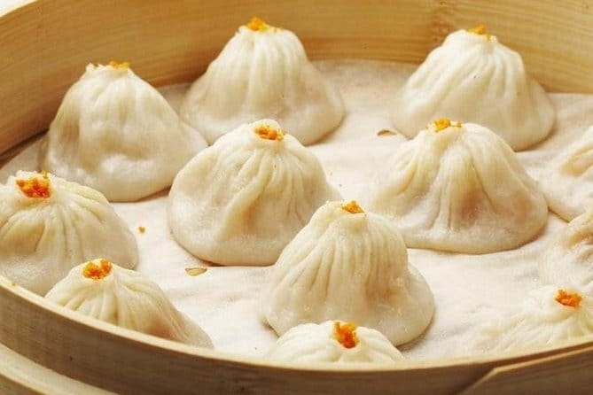 Din Tai Fung Dinner and VIP Class River Cruise Experience in Shanghai - Starting at the Bund and its 19th-century past