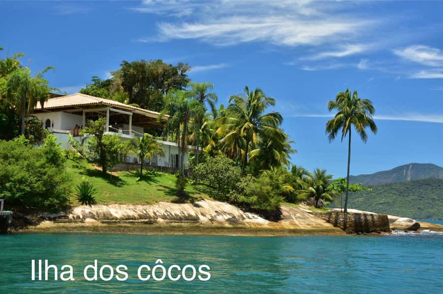Discover the best islands in Paraty on an exclusive boat tour - What life is like aboard the Aquamarina II