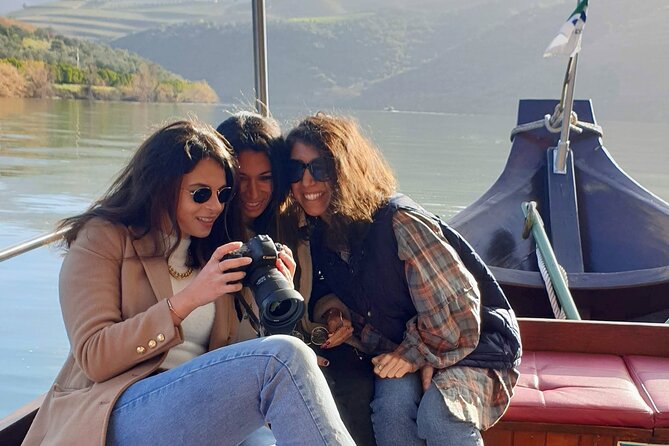 Douro Valley-Expert Guide-Boat-Lunch-Tastings-Offer wine bottle - Lunch in Pinhão is more than a quick stop