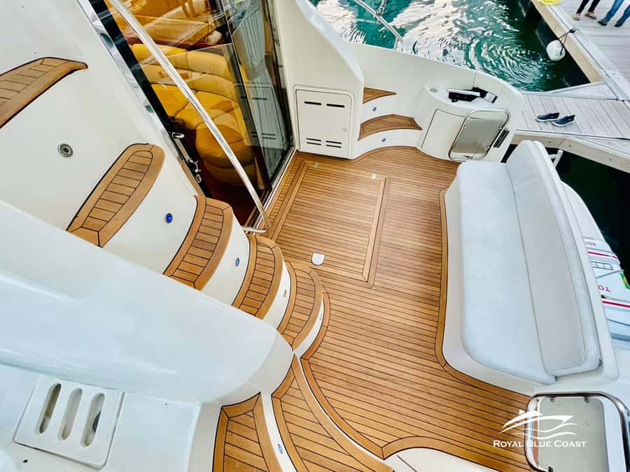 Dubai: Azimut 42 Feet Private Luxury Yacht Cruise - What the Crew Adds to the Experience