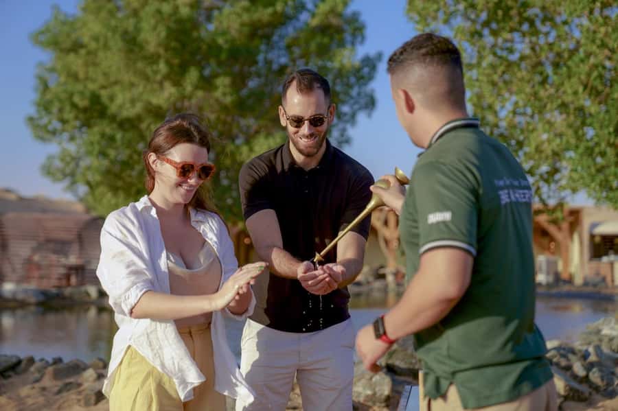 Dubai: Luxury Balloon Flight with Michelin-Curated Breakfast - Landing, classic Land Rovers, and the royal reserve