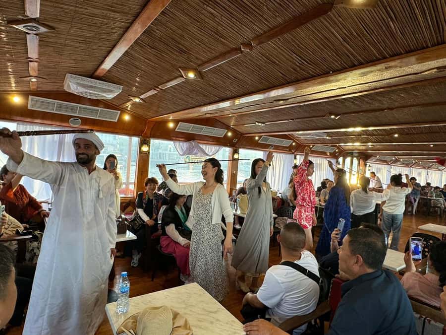 Dubai: Luxury Dinner Cruise with Live Music - What the Dubai Creek setting gives you
