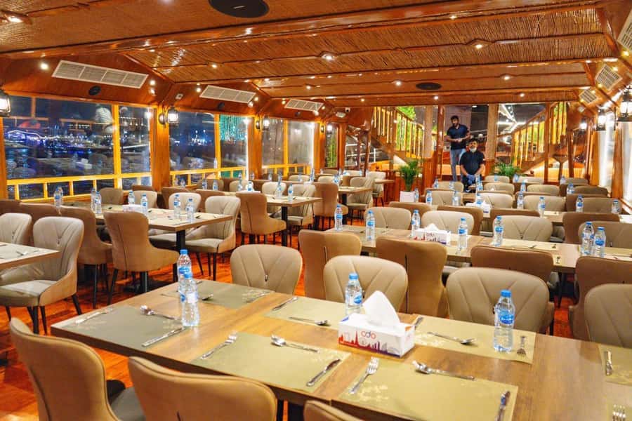 Dubai: Luxury Dinner Cruise with Live Music - A 90-minute route with plenty of scenery