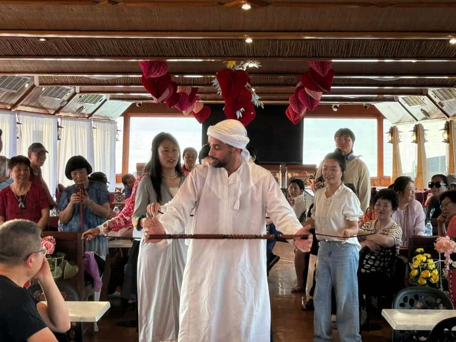 Dubai: Luxury Dinner Cruise with Live Music - Booking advice for a smoother evening