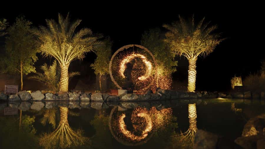 Dubai: Luxury Safari with Michelin-Curated 5-Course Dinner - Sunset canapés and a falcon in flight