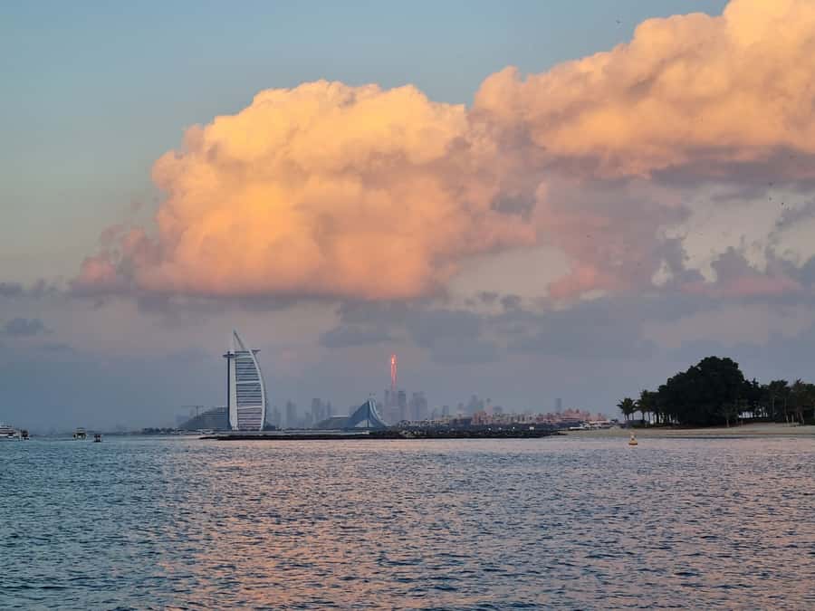 Dubai: Luxury Sightseeing Cruise with Food and Drinks - Atlantis and the outer Palm route