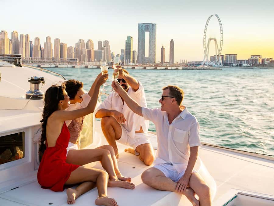 Dubai: Luxury Sunset Yacht Tour with Snacks and Drinks - At a glance