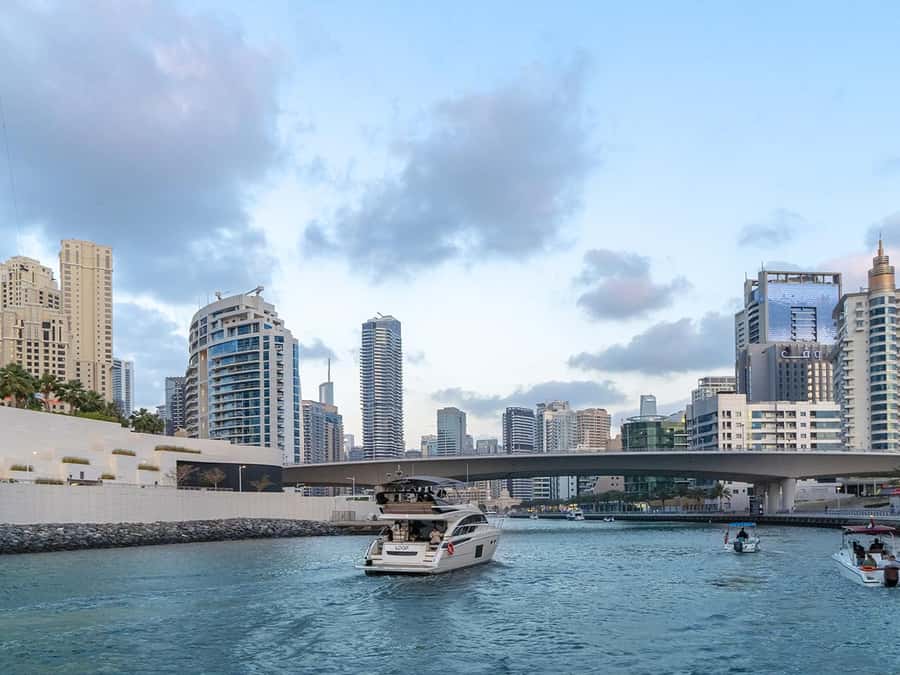 Dubai: Luxury Sunset Yacht Tour with Snacks and Drinks - Bluewaters Island and Ain Dubai