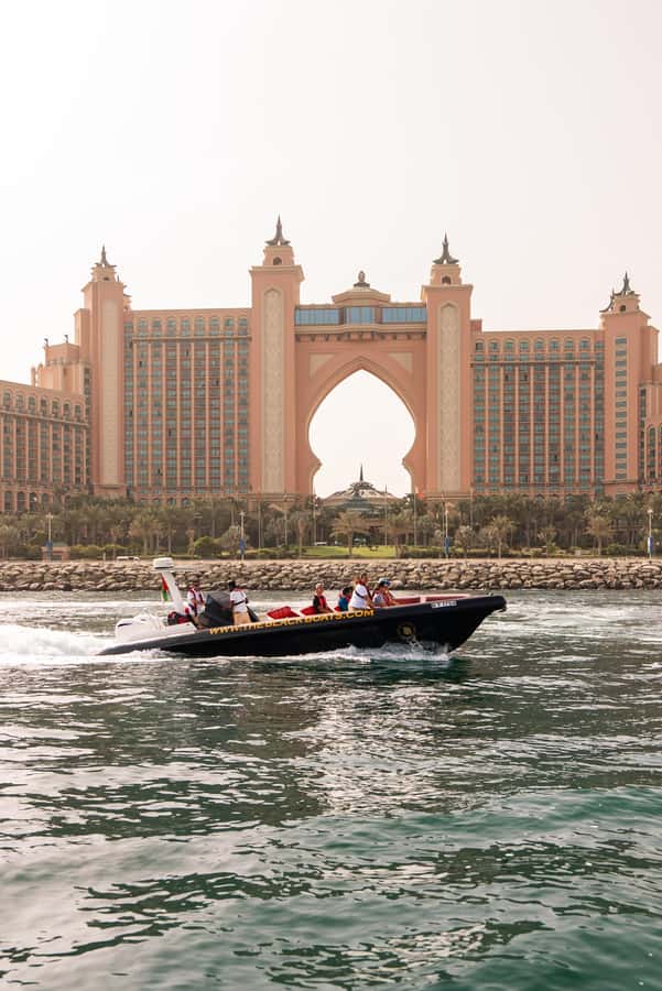 Dubai Marina: 1-Hour Luxury Sightseeing Speedboat Tour - Cruising the Dubai Marina canal