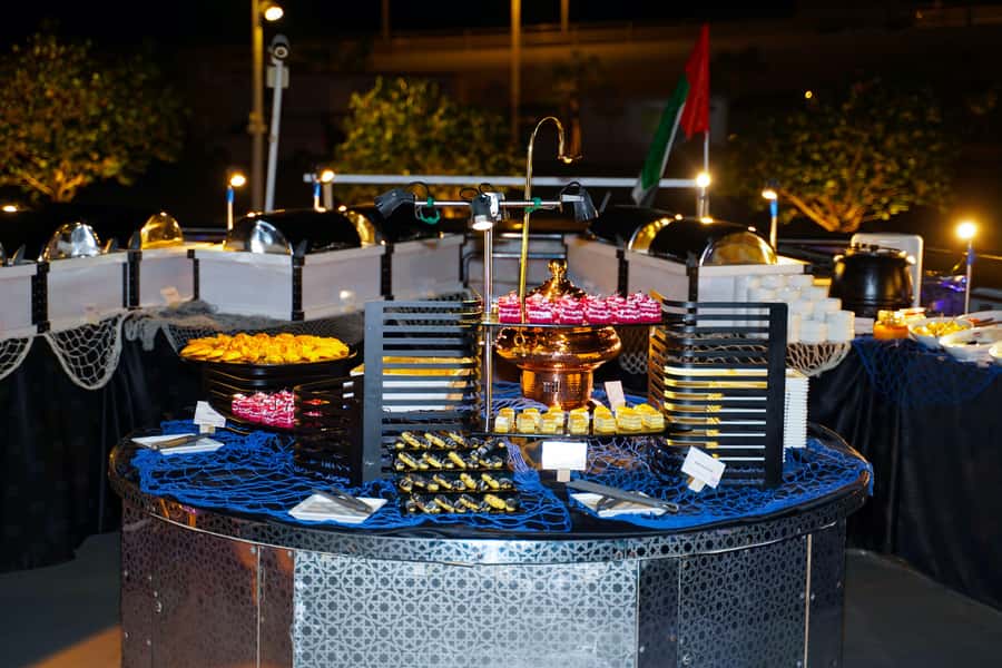 Dubai: Marina Luxury Dhow Dinner Cruise - The buffet: plenty of choice, mixed expectations