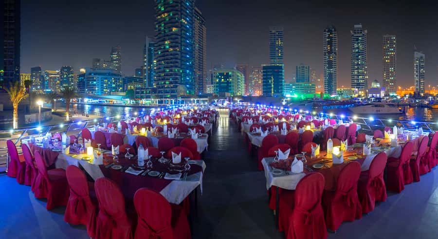 Dubai: Marina Luxury Dhow Dinner Cruise - The welcome sets the tone