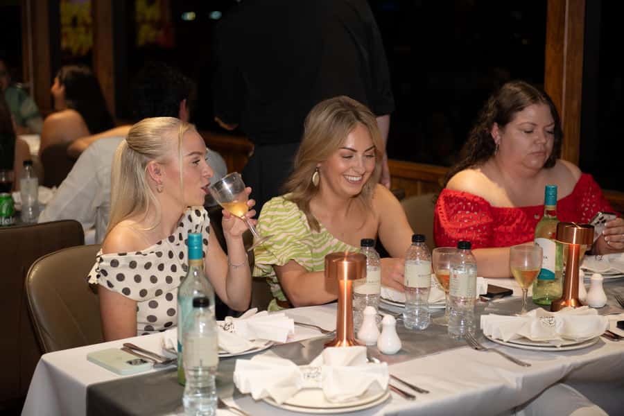 Dubai Marina: Luxury Dinner Cruise, Live Show, Open Bar & DJ - Practical tips for a smoother evening