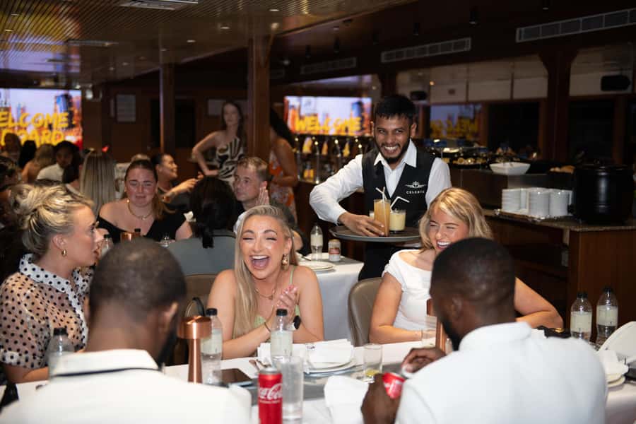 Dubai Marina: Luxury Dinner Cruise, Live Show, Open Bar & DJ - Dinner from the Copthorne Hotel