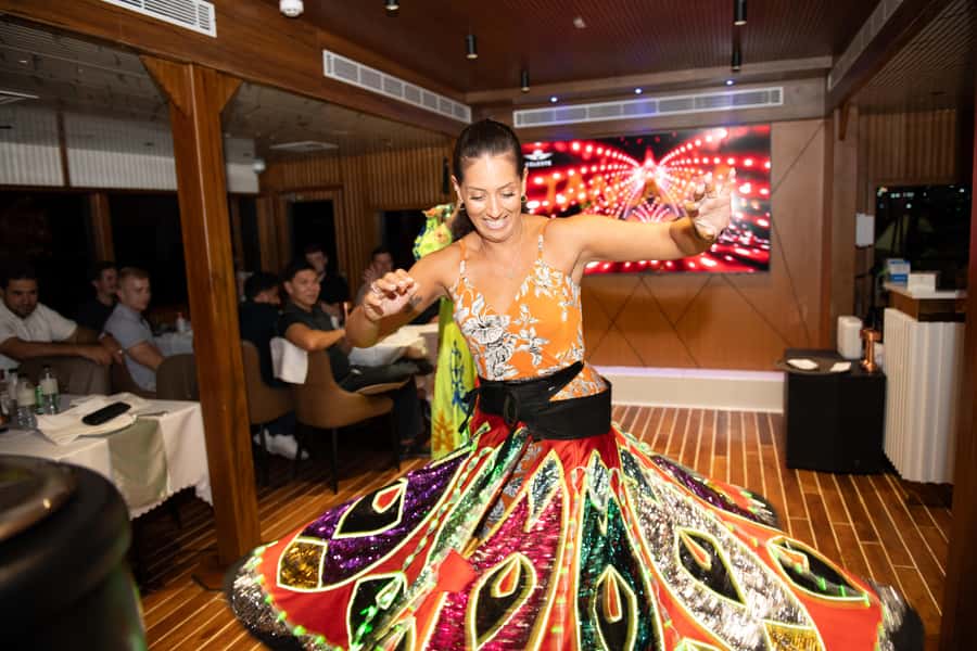 Dubai Marina: Luxury Dinner Cruise, Live Show, Open Bar & DJ - What the $48 price really covers