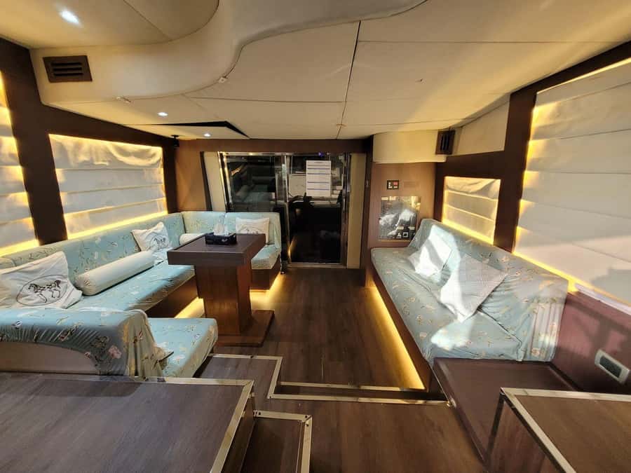 Dubai Marina luxury Yacht Tour: AinDubai,JBR &Harbour(1Hour) - Key points to know before booking