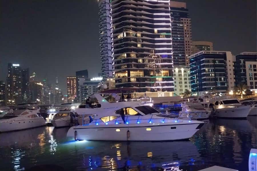 Dubai Marina luxury Yacht Tour: AinDubai,JBR &Harbour(1Hour) - Meeting behind Al Rahim Mosque