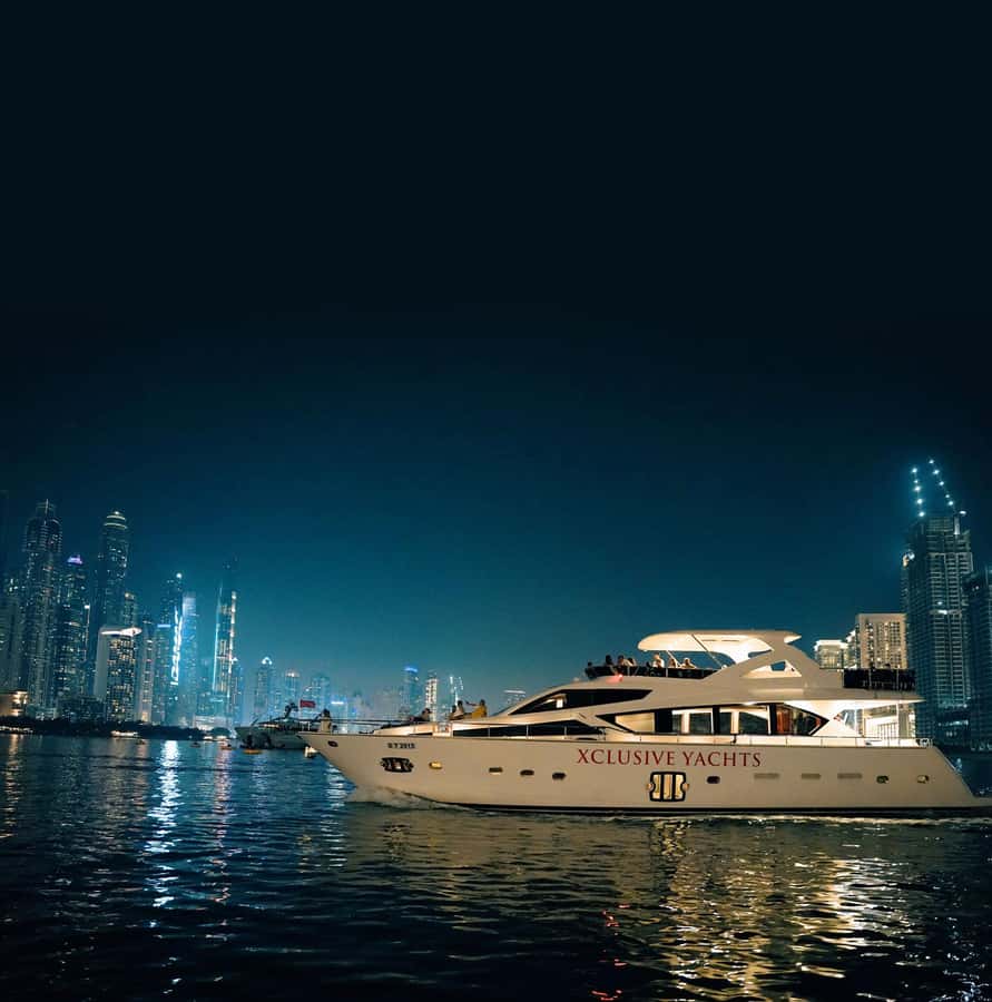 Dubai Marina: Luxury Yacht Tour with Breakfast or BBQ Option - JBR, Dubai Harbour, and the Palm route