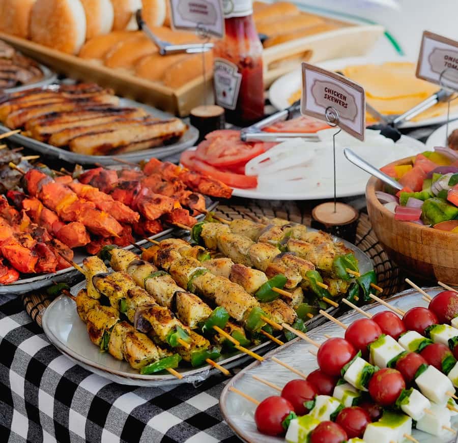 Dubai Marina: Luxury Yacht Tour with Breakfast or BBQ Option - Who should choose the breakfast or BBQ option?