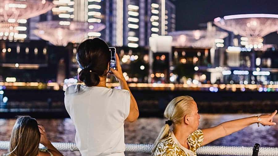 Dubai: Marina Premium Dinner Cruise with Unlimited Drinks - Who should book this Dubai Marina cruise?