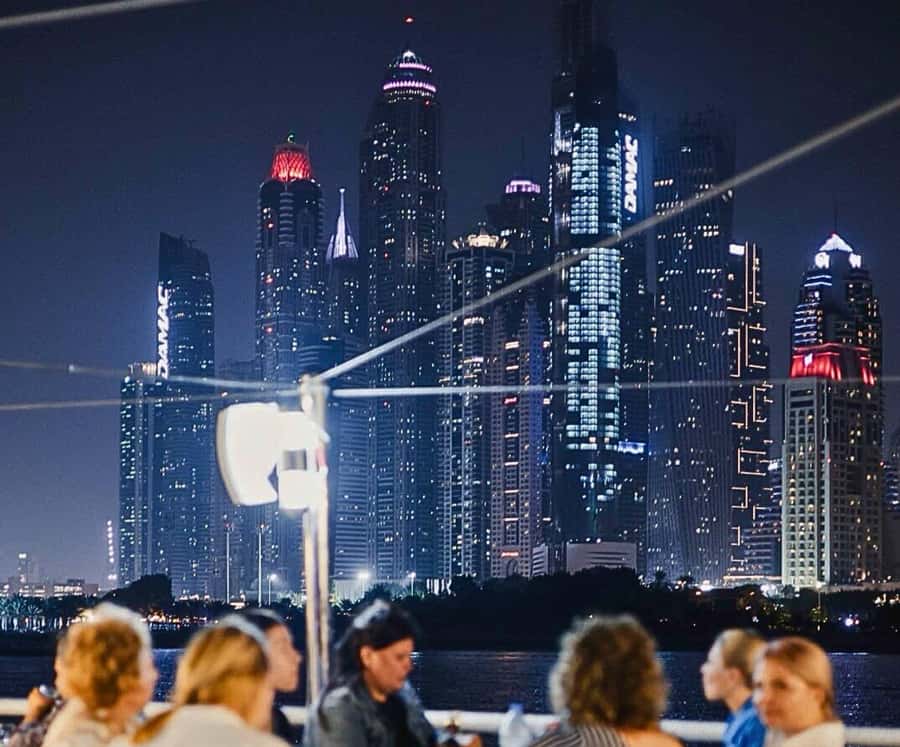 Dubai: Marina Premium Dinner Cruise with Unlimited Drinks - What the 1.5-hour schedule feels like