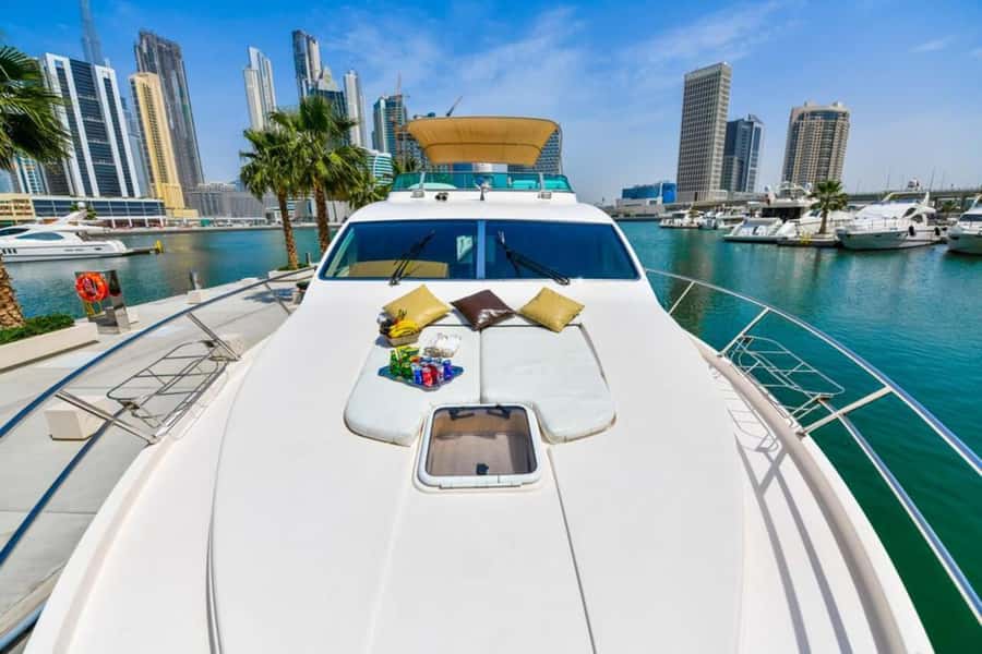 Dubai: Marina Private Luxury Yacht Tour - Dubai Marina is the right place to begin