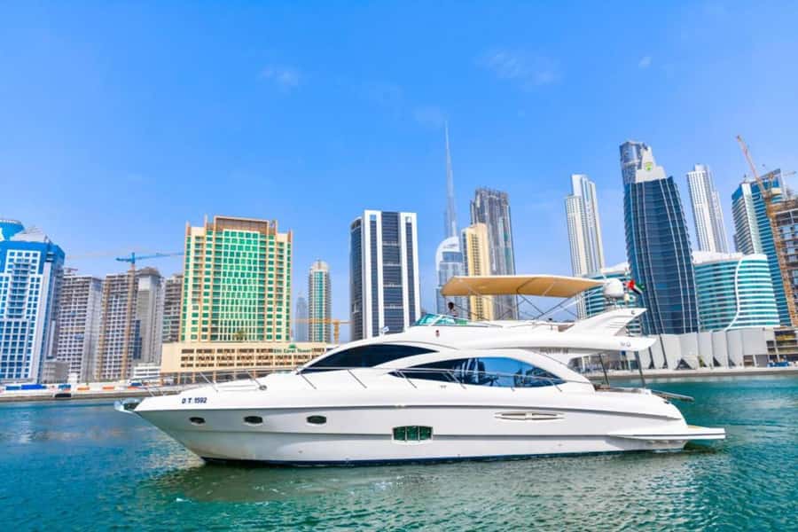 Dubai: Marina Private Luxury Yacht Tour - Kempinski, Atlantis, and the Palm-side views